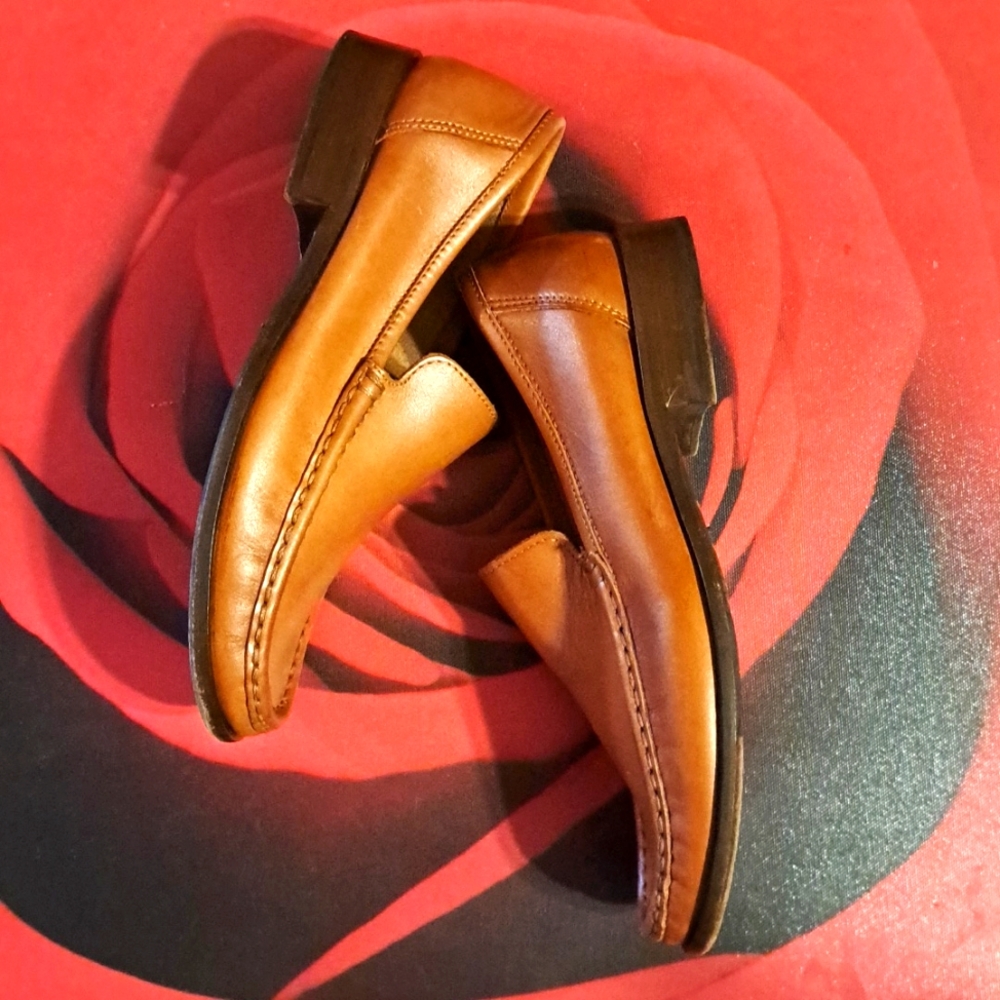 Coach Cheri Loafers - Picture 2 of 7